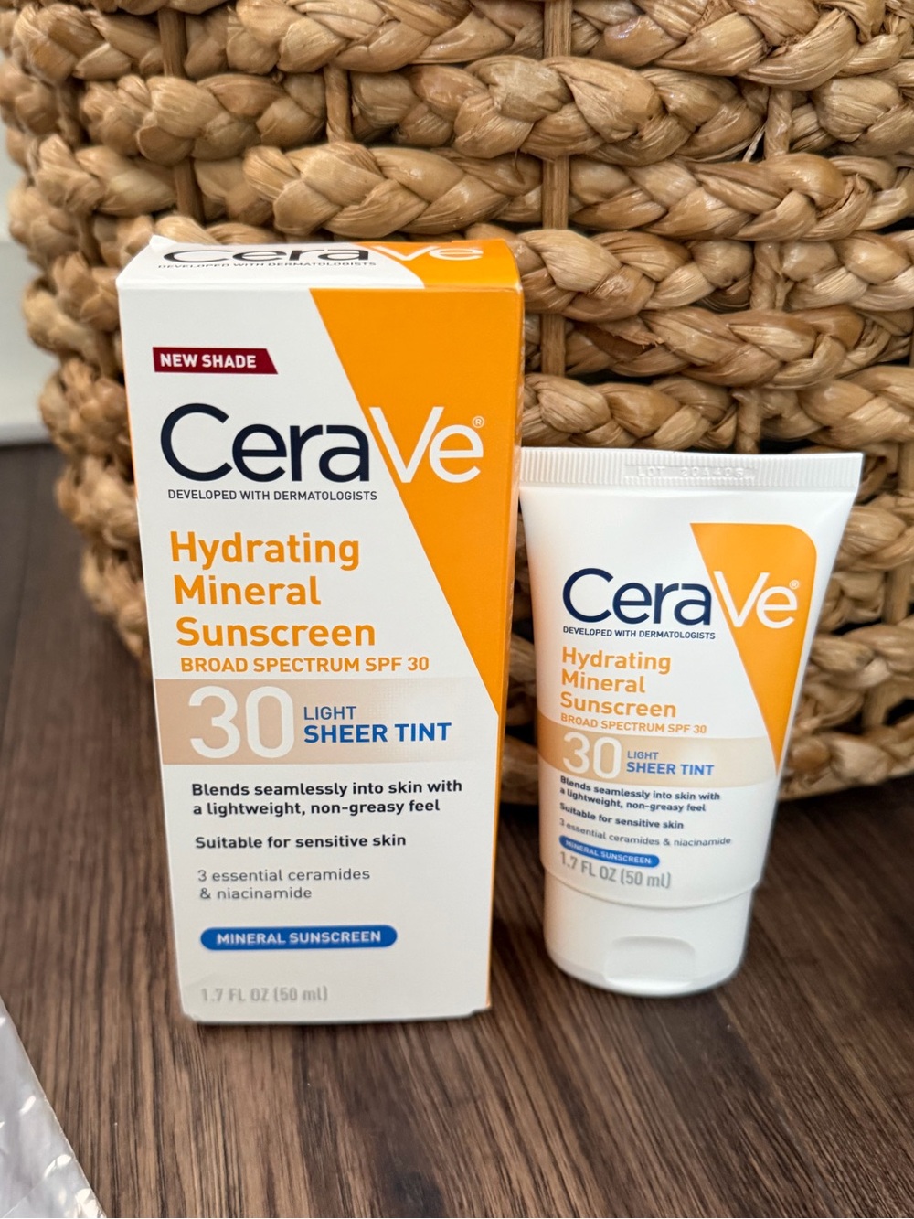 CeraVe Hydrating Mineral Sunscreen SPF 30 Light Sheer Tint  1.7 Fl oz 03/28 New
